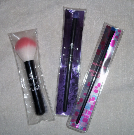 Una piacevole sorpresa: i pennelli Essence! Una piacevole sorpresa: i pennelli Essence!