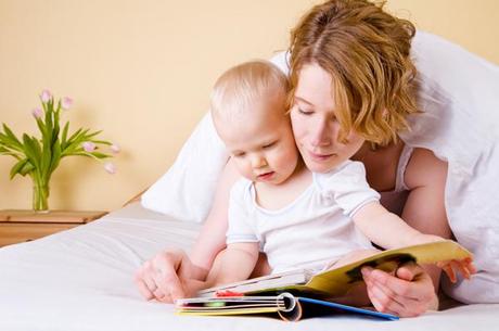 baby-mom-reading LIBRI FIN DALLA CULLA