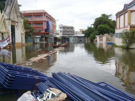Alluvioni Thailandia: aiuti italiani ad Uthai Thani (II parte).