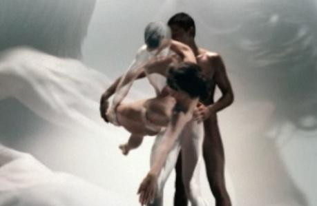 Müller pubblicità UK vs. il nudo italiano Müller pubblicità UK vs. il nudo italiano