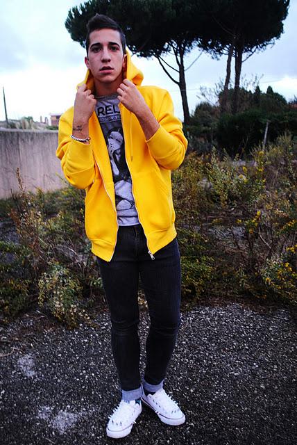 Yellow sweatshirt || OUTFIT post