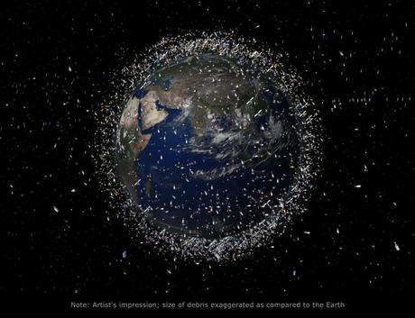 Meno spazio nello spazio: nuovi satelliti e vecchi rifiuti spaziali.
