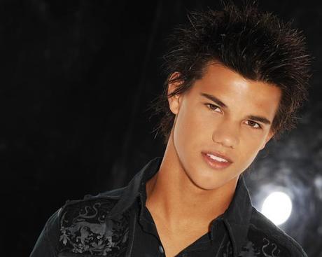 TUTTI I TAGLI DI CAPELLI E I LOOK DI TAYLOR LAUTNER :  IL DIVO DI BREAKING DAWN 2