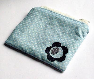 Astuccetto/Portacellullare...un'accoppiata vincente (!?) Astuccetto/Portacellullare...un'accoppiata vincente (!?)