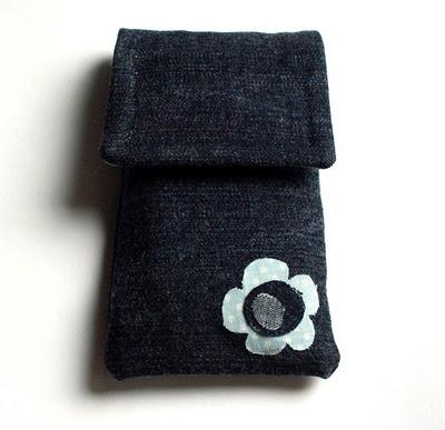 Astuccetto/Portacellullare...un'accoppiata vincente (!?) Astuccetto/Portacellullare...un'accoppiata vincente (!?)