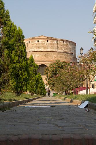 Salonicco, la rotonda e il degrado di una cittÃ 