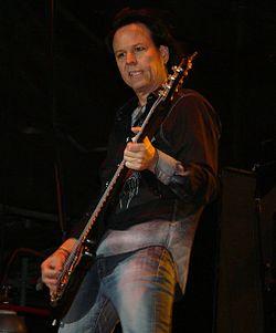 http://upload.wikimedia.org/wikipedia/commons/thumb/4/44/BobbyDall.JPG/250px-BobbyDall.JPG