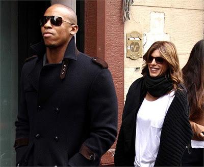 Elisabetta Canalis e Mehcad Brooks si accoppiano e shoppano a Milano