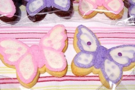 Biscotti decorati con glassa reale e con zucchero colorato