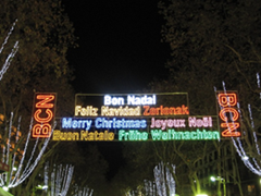 Illuminazione di Natale, strada di Barcellona