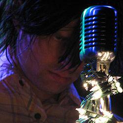 http://upload.wikimedia.org/wikipedia/commons/thumb/3/39/Ryan-adams-live.jpg/250px-Ryan-adams-live.jpg