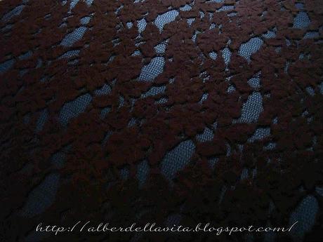 UNA BORSETTA IN PIZZO UNA BORSETTA IN PIZZO