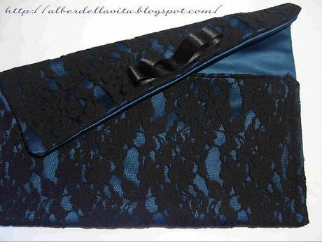 UNA BORSETTA IN PIZZO UNA BORSETTA IN PIZZO