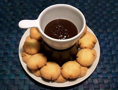 PASTICCINI AL COCCO CON FONDUTA DI CIOCCOLATO