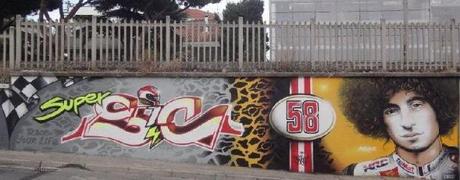 simoncelli graffito riccione costa A Riccione è stato dedicato a Marco Simoncelli un graffito lungo undici metri