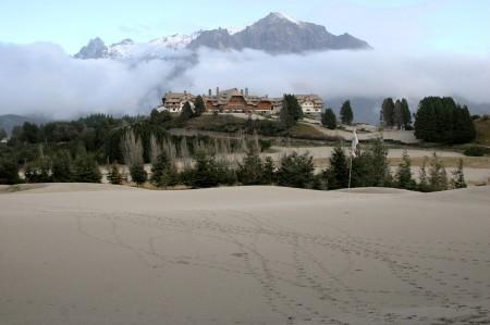 Campo di golf coperto di cenere