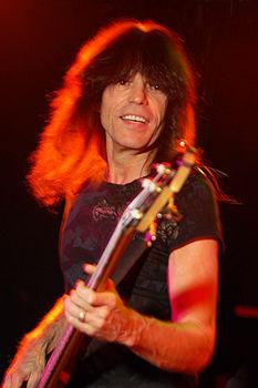 http://upload.wikimedia.org/wikipedia/commons/thumb/4/4a/Rudy_Sarzo_2009.jpg/233px-Rudy_Sarzo_2009.jpg