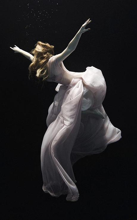 Zena Holloway e le sue visioni acquatiche