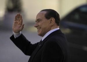 Berlusconi lascia Palazzo Chigi. Si è dimesso. Il Governo consegnato alle lobbies finanziarie