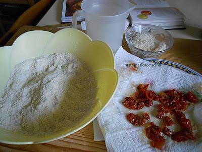 Scones al Parmigiano e Pomodori Secchi