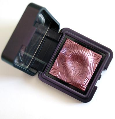 A close up on make up n°36: Kiko, ombretto Water Eyeshadow n° 105 Cyber Berry Collezione LIght Impulse