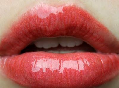 Lipstick VS Lipgloss