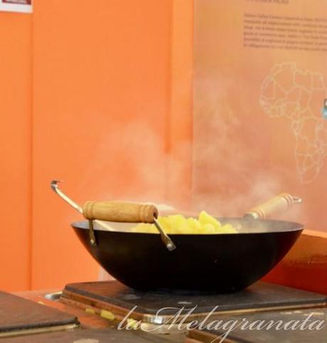 Indian food Pollo al curry con contorno di riso basmati, di Ele.