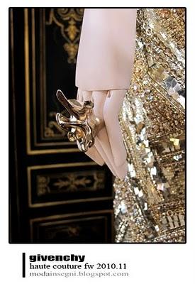 Givenchy Haute Couture FW 2010.11 Ring/Belt... nel guardaroba di Moda in Segni Givenchy Haute Couture FW 2010.11 Ring/Belt... nel guardaroba di Moda in Segni