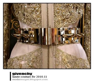 Givenchy Haute Couture FW 2010.11 Ring/Belt... nel guardaroba di Moda in Segni Givenchy Haute Couture FW 2010.11 Ring/Belt... nel guardaroba di Moda in Segni