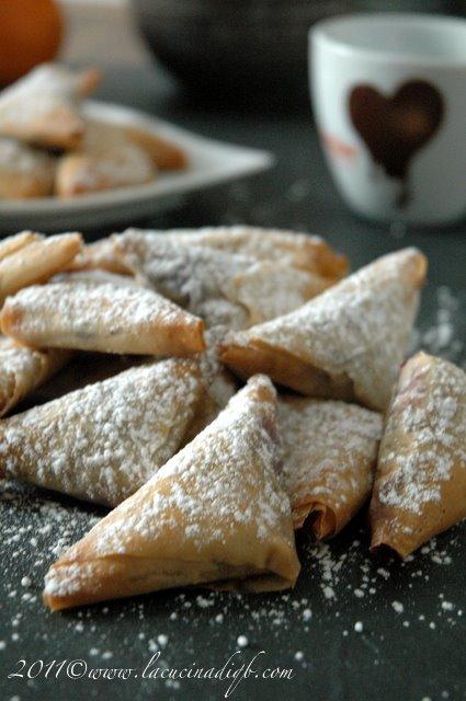 Cioccolato Antonelli Silio e Samosas con nocciole, pistacchi e mirtilli: un vero piacere.