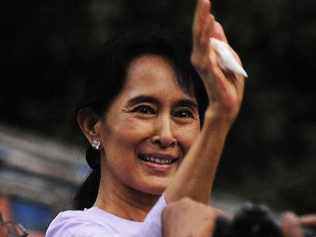 Aung San Sun Kyi candidata alle prossime elezioni in Birmania