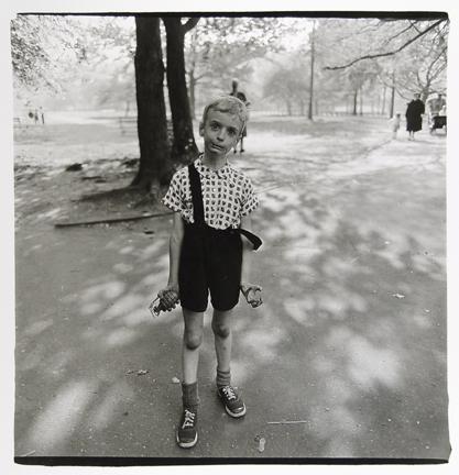 Diane Arbus - Child with Toy Hand Grenade in Central Park - 1962