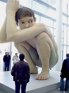 La scultura iperrealista di Ron Mueck