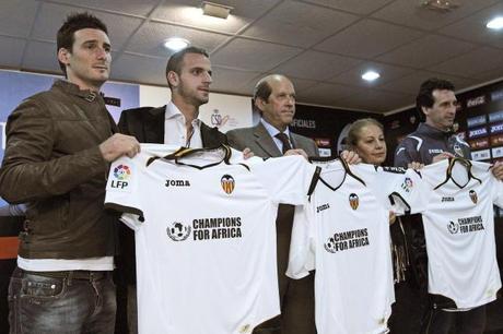 Calcio, Spagna: Valencia senza un jersey sponsor lancia la nuova camiseta “Champions for Africa”