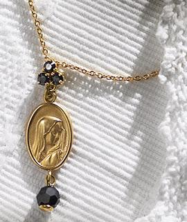 Croci e immaginette: I piccoli gioielli del cuore firmati Dolce & Gabbana
