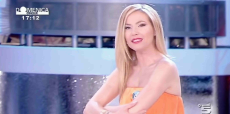 In&Out;, il meglio ed il peggio della Tv: ‘Quelli che il calcio’ e ‘Domenica Cinque’ (che verrà cancellata a breve!) In&Out;, il meglio ed il peggio della Tv: ‘Quelli che il calcio’ e ‘Domenica Cinque’ (che verrà cancellata a breve!)