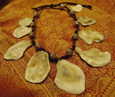 DIY. Coral and shells necklaces.