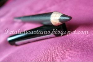 Acquisti e recensioni: Essence Black mania carbon black gloss eye pencil e Portafoto by Oviesse