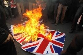 La Gran Bretagna evacua l'ambasciata di Teheran. La Norvegia chiude la sua ambasciata