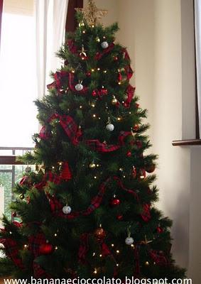Il mio albero di Natale col nastro scozzese! Poi prometto che non ne parlo più!