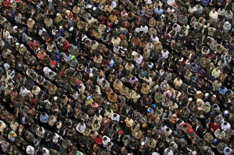 Torna la folla in piazza Tahrir al Cairo: in 50.000 protestano contro la giunta militare