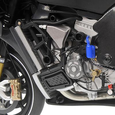Ducati D16 V.Rossi Test 2011 L.E. 4999 pcs by Minichamps