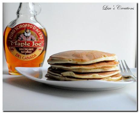 Pancakes classici con sciroppo d'acero