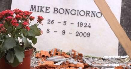 Trovate la bara e la salma di Mike Bongiorno. Nelle campagne di Vittuone, nel Milanese