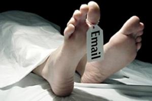email death La mail va in pensione. Troppo vecchia, troppo spam