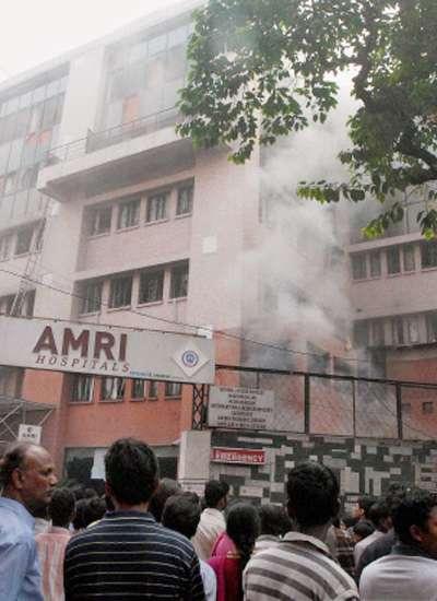 Arrestati sei manager dell'ospedale che ha preso fuoco a Calcutta. Novanta le vittime