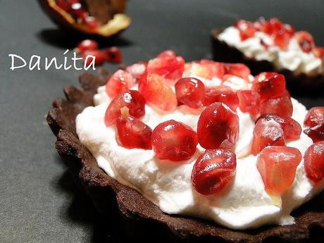 Crostatine panna e melograno Crostatine panna e melograno