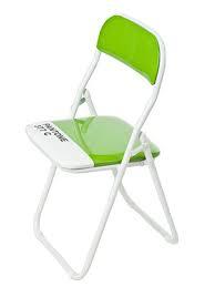 Sedia pantone_verde pistacchio Caprese dolce con ingrediente segreto. Giochiamo! 1° round