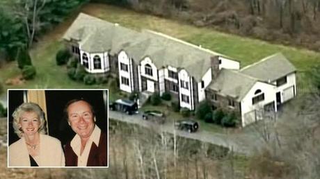 Ricca coppia uccisa nella loro villa a Boston: un giallo