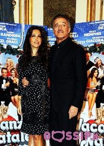 Christian De Sica e Sabrina Ferilli hanno presentato ” Vacanze di Natale a Cortina”, il nuovo cinepanettone.